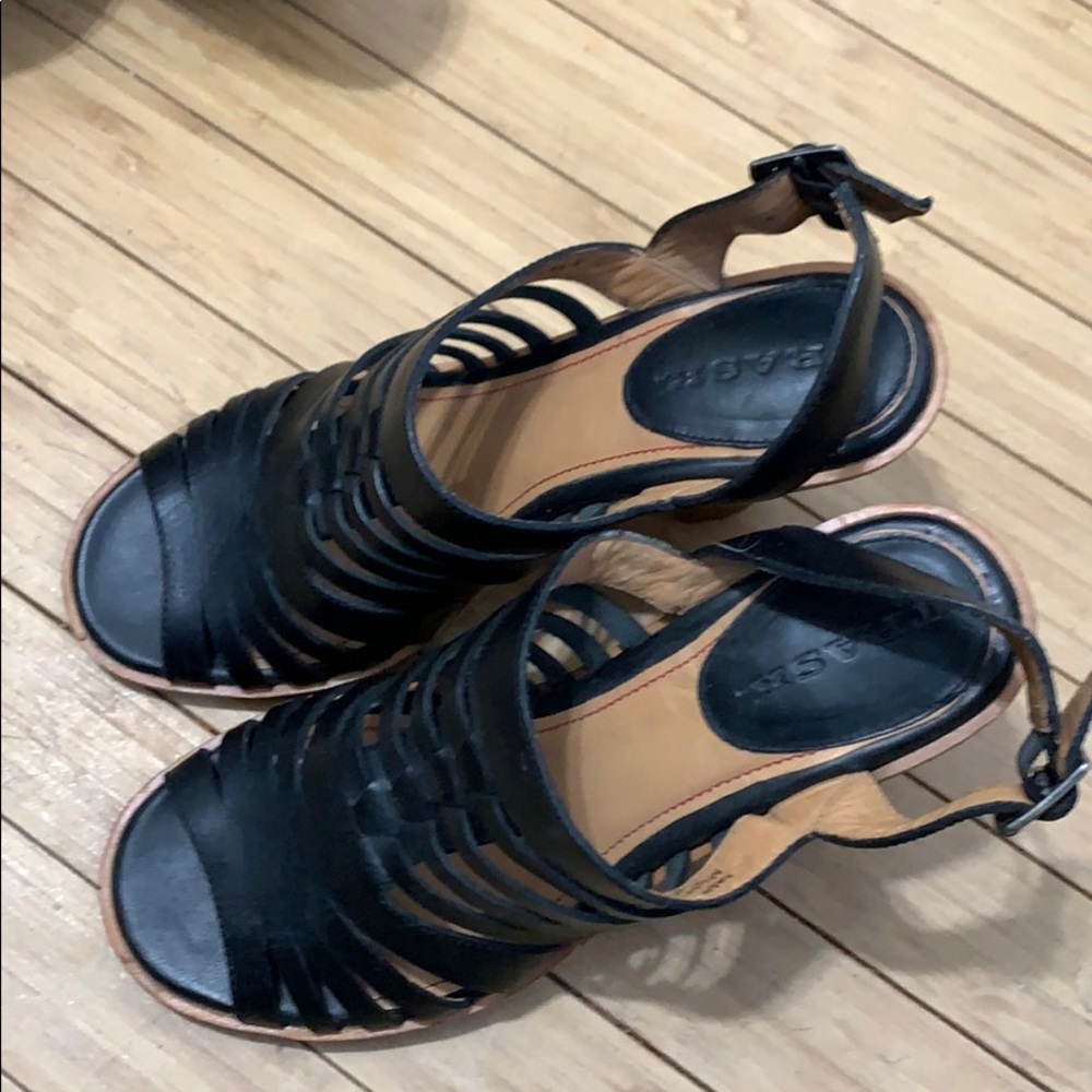 Trask city sandals